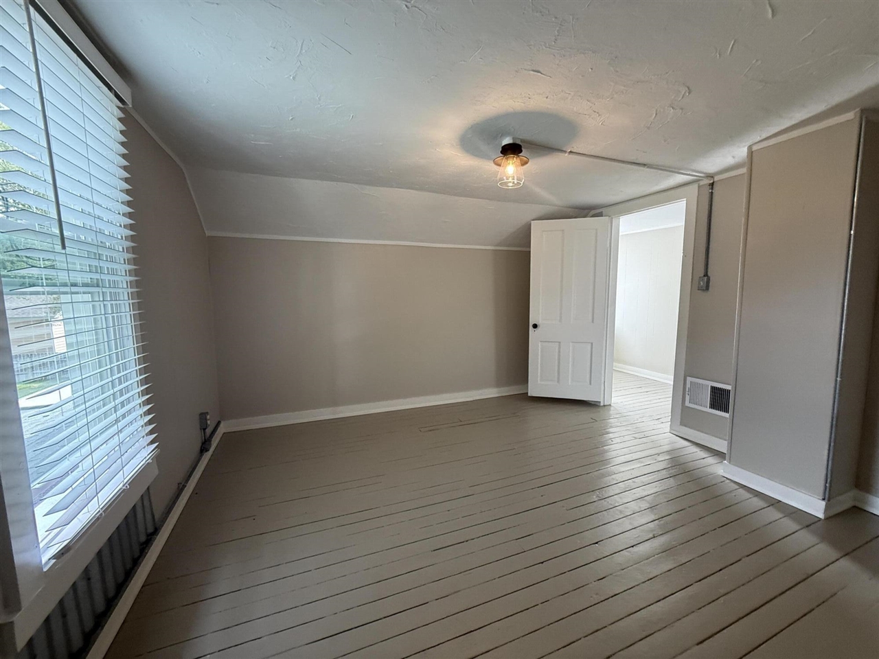 420 Robert Street, Ludington, MI, 49431-1673