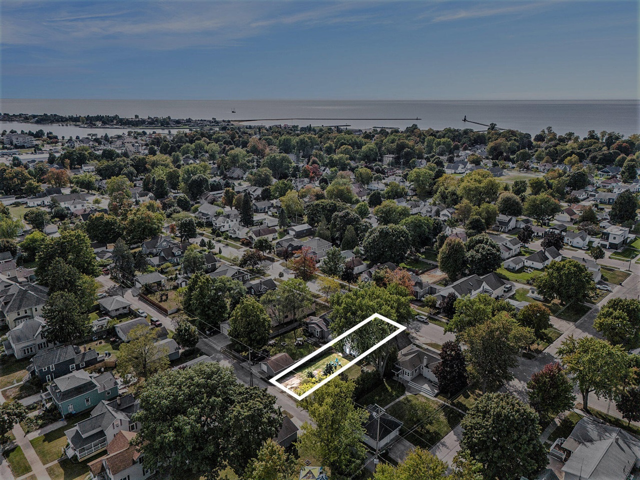 420 Robert Street, Ludington, MI, 49431-1673