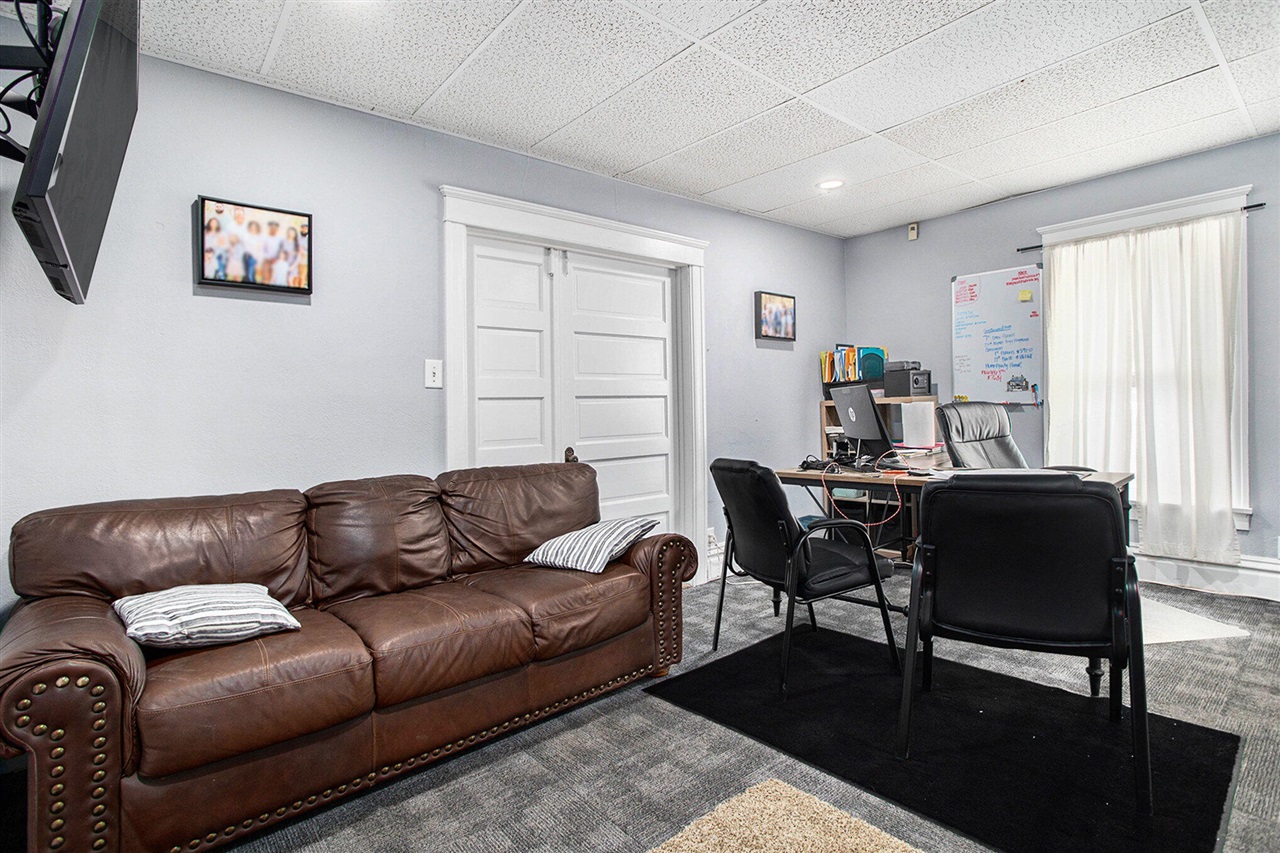 946 Capital Avenue, Battle Creek, MI, 49017