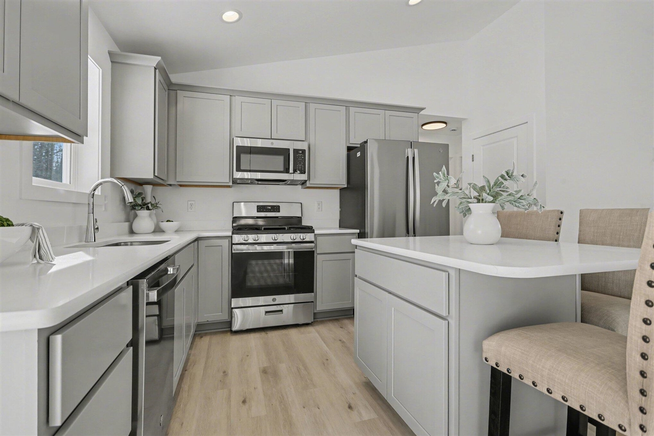 7642 Cinnamon Woods Trail, Kalamazoo, MI, 49004-6625