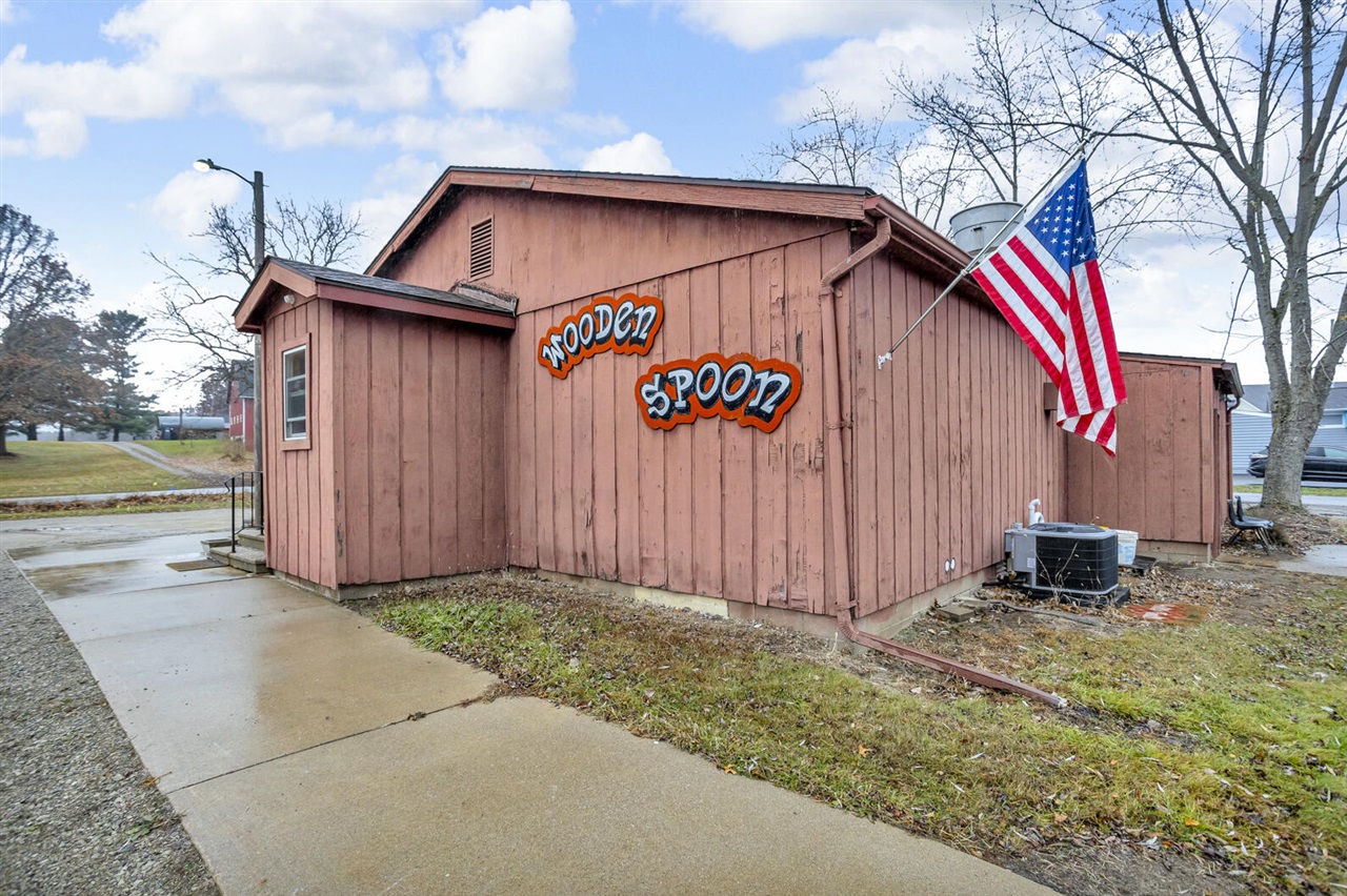 5781 King Road, Jackson, MI, 49201-9321