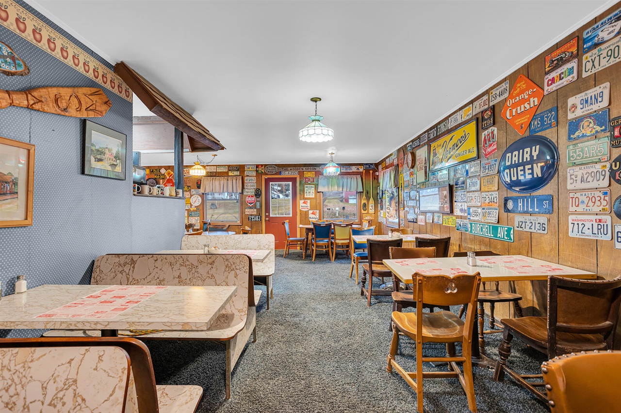 5781 King Road, Jackson, MI, 49201-9321