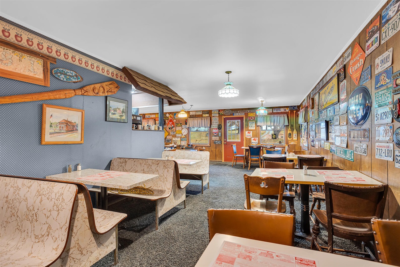 5781 King Road, Jackson, MI, 49201-9321