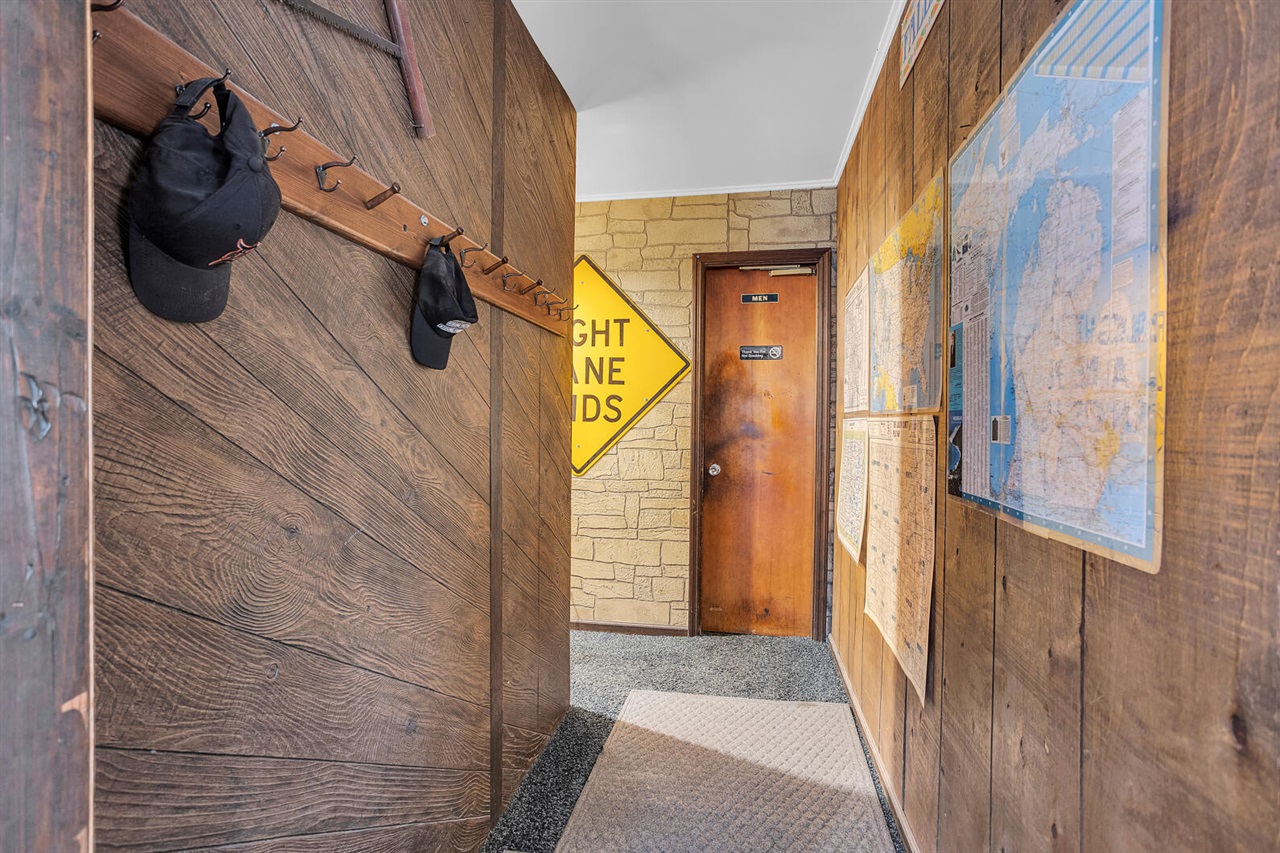 5781 King Road, Jackson, MI, 49201-9321