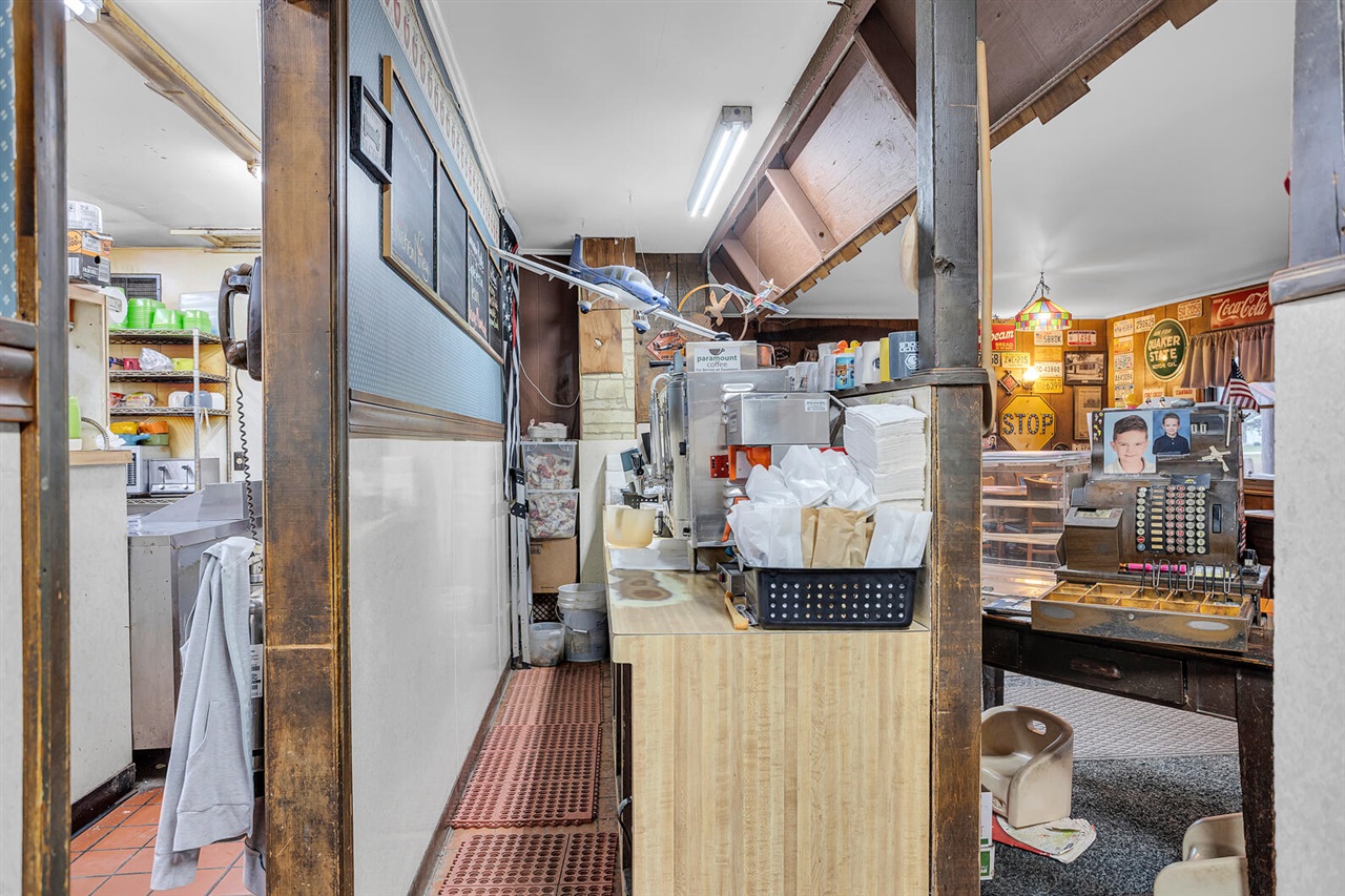 5781 King Road, Jackson, MI, 49201-9321