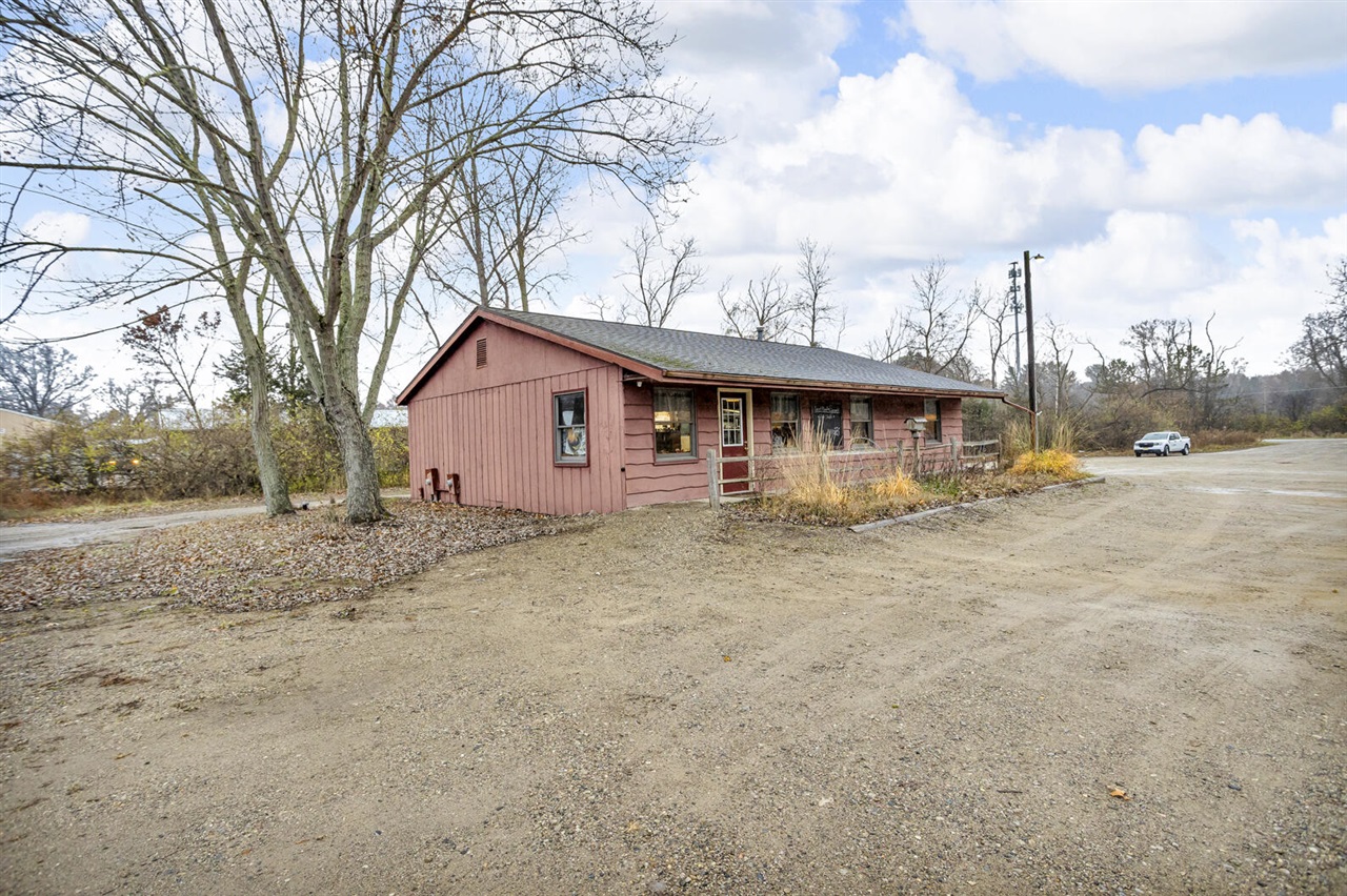 5781 King Road, Jackson, MI, 49201-9321