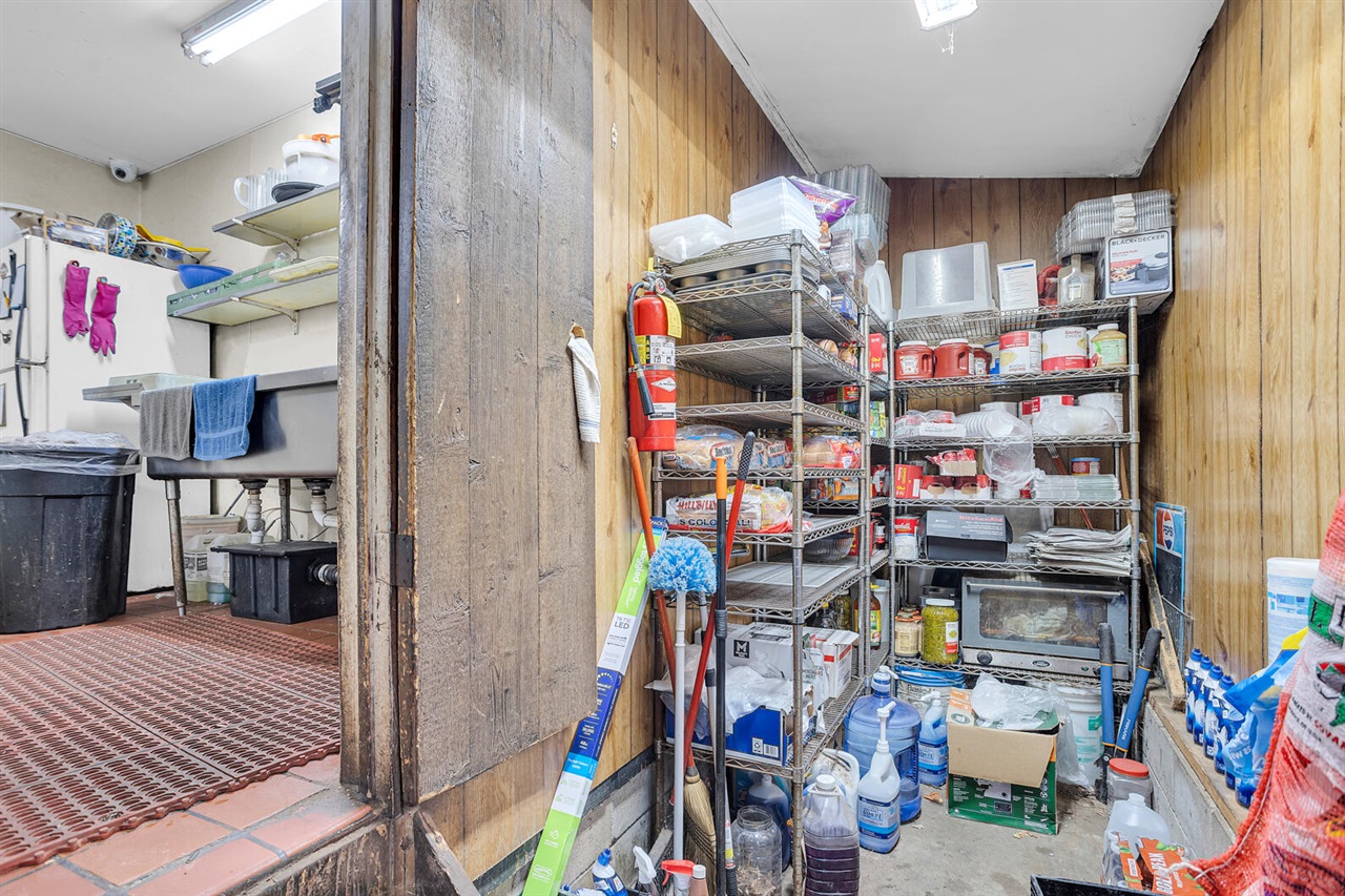 5781 King Road, Jackson, MI, 49201-9321