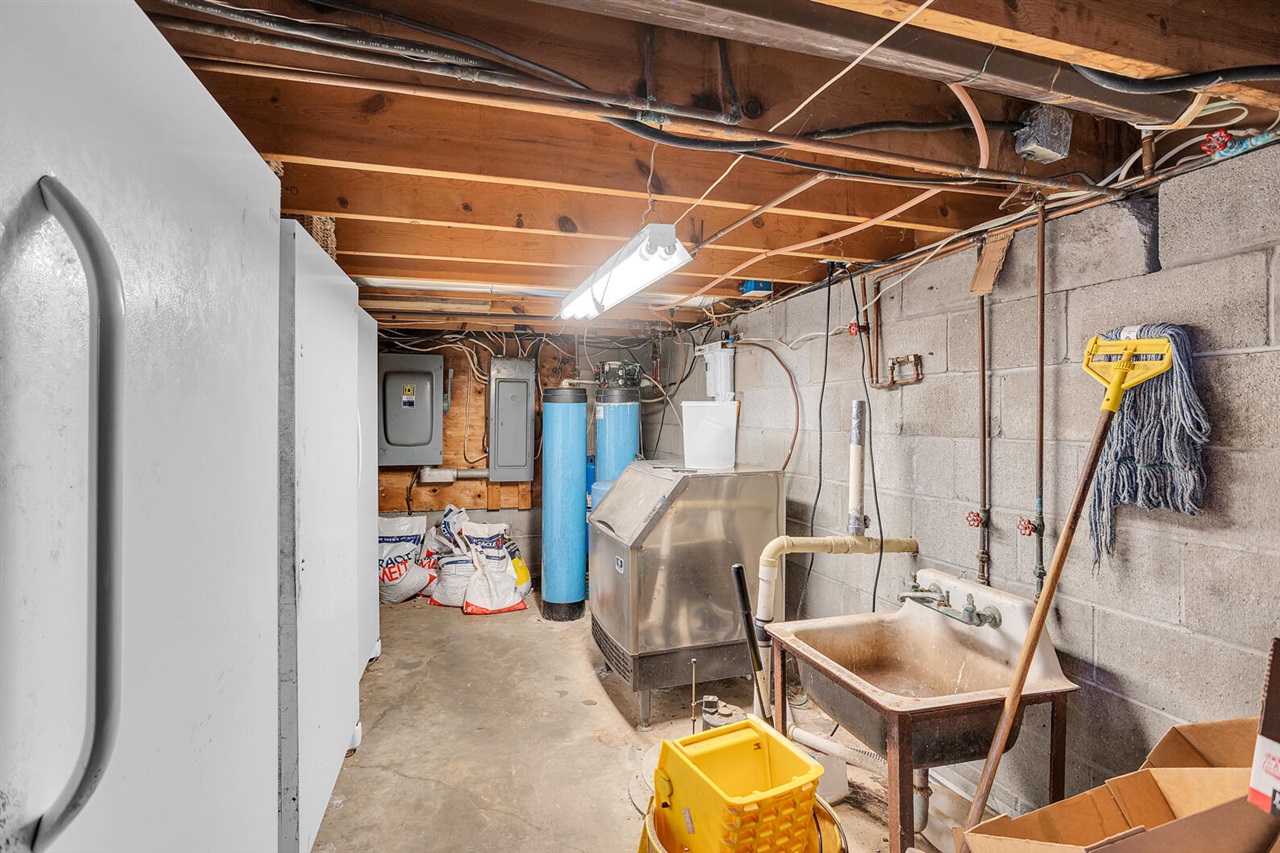 5781 King Road, Jackson, MI, 49201-9321