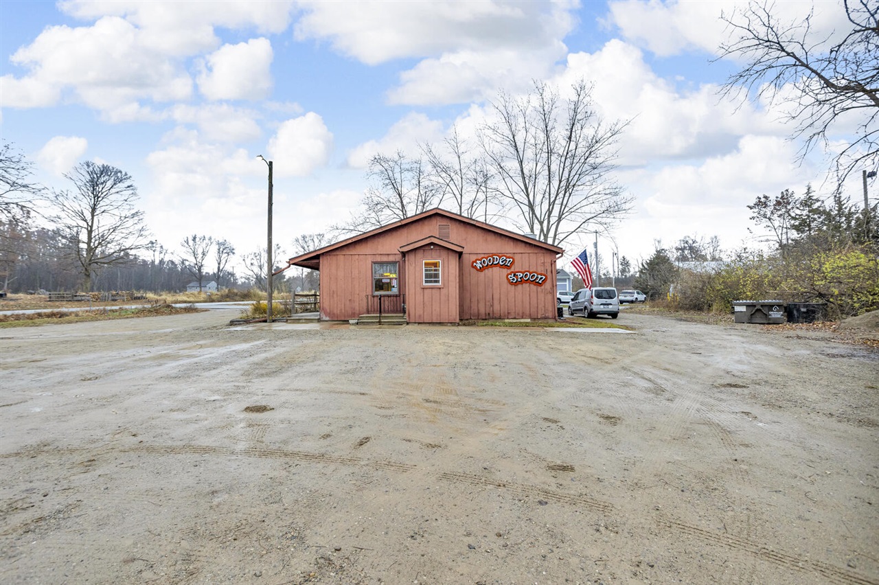 5781 King Road, Jackson, MI, 49201-9321