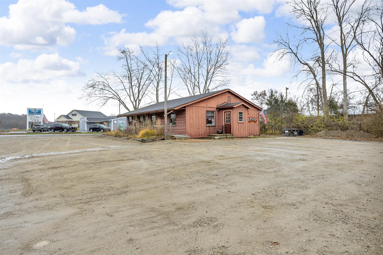 5781 King Road, Jackson, MI, 49201-9321