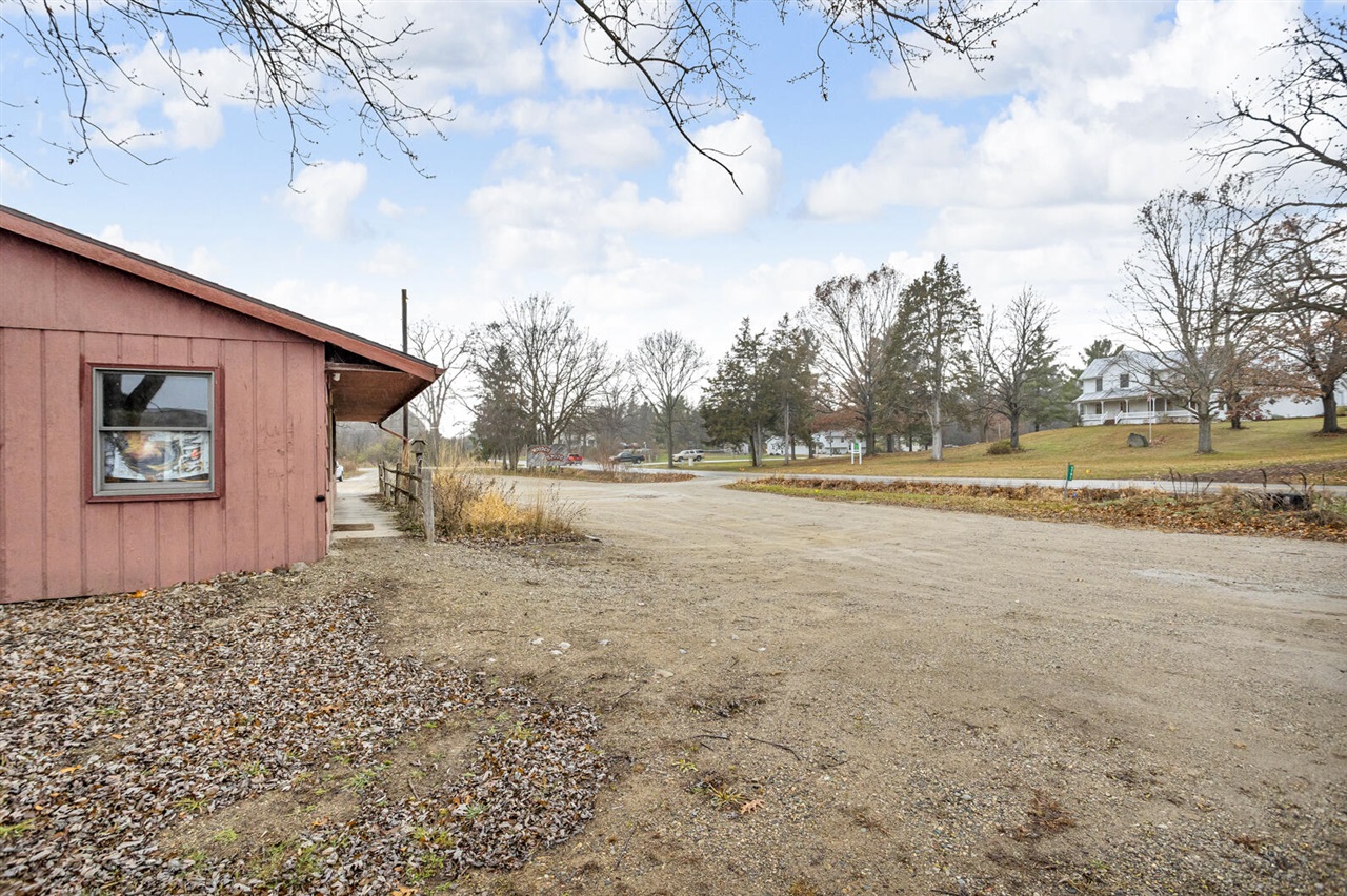 5781 King Road, Jackson, MI, 49201-9321