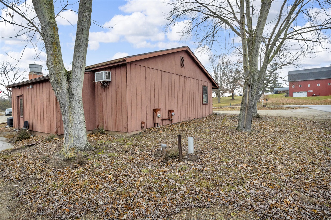 5781 King Road, Jackson, MI, 49201-9321