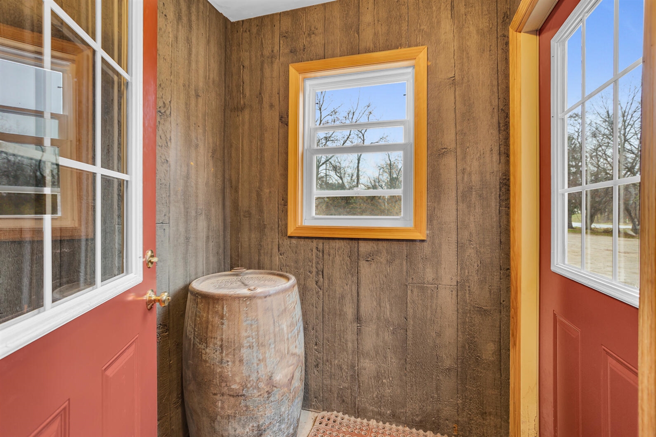 5781 King Road, Jackson, MI, 49201-9321