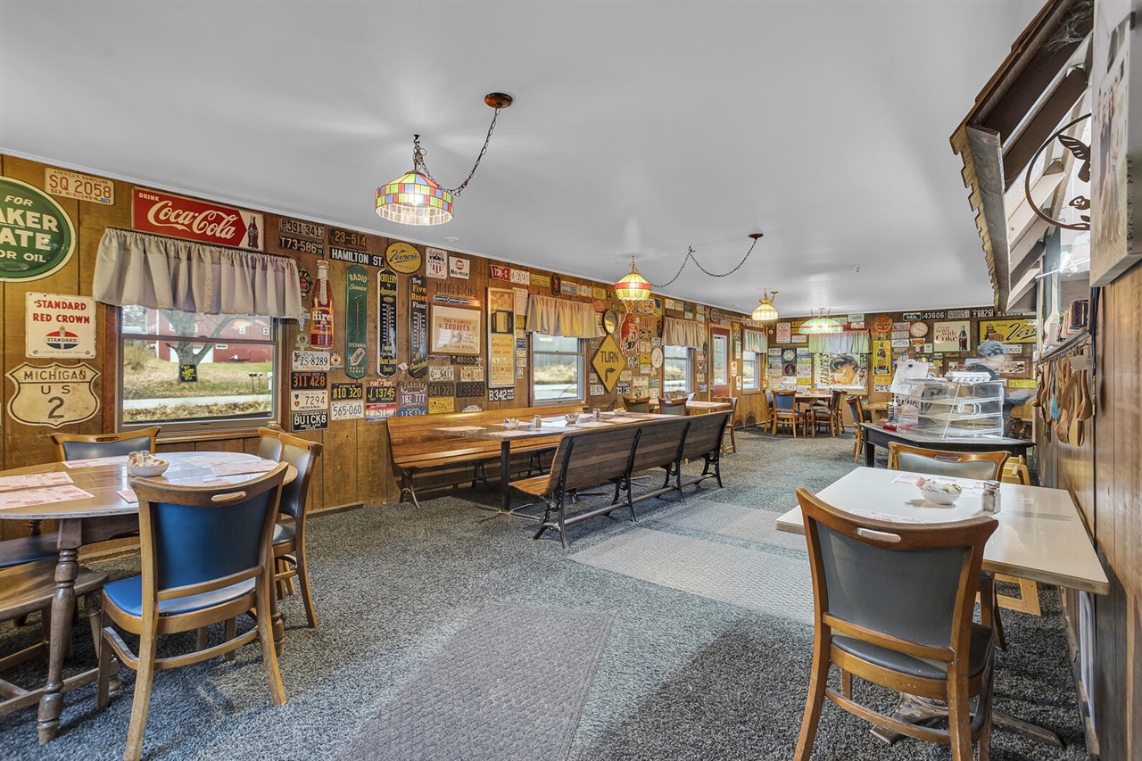 5781 King Road, Jackson, MI, 49201-9321