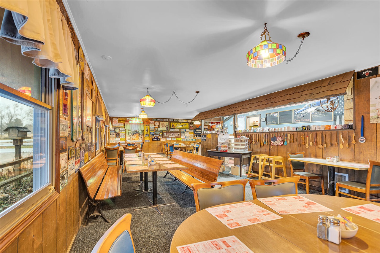 5781 King Road, Jackson, MI, 49201-9321