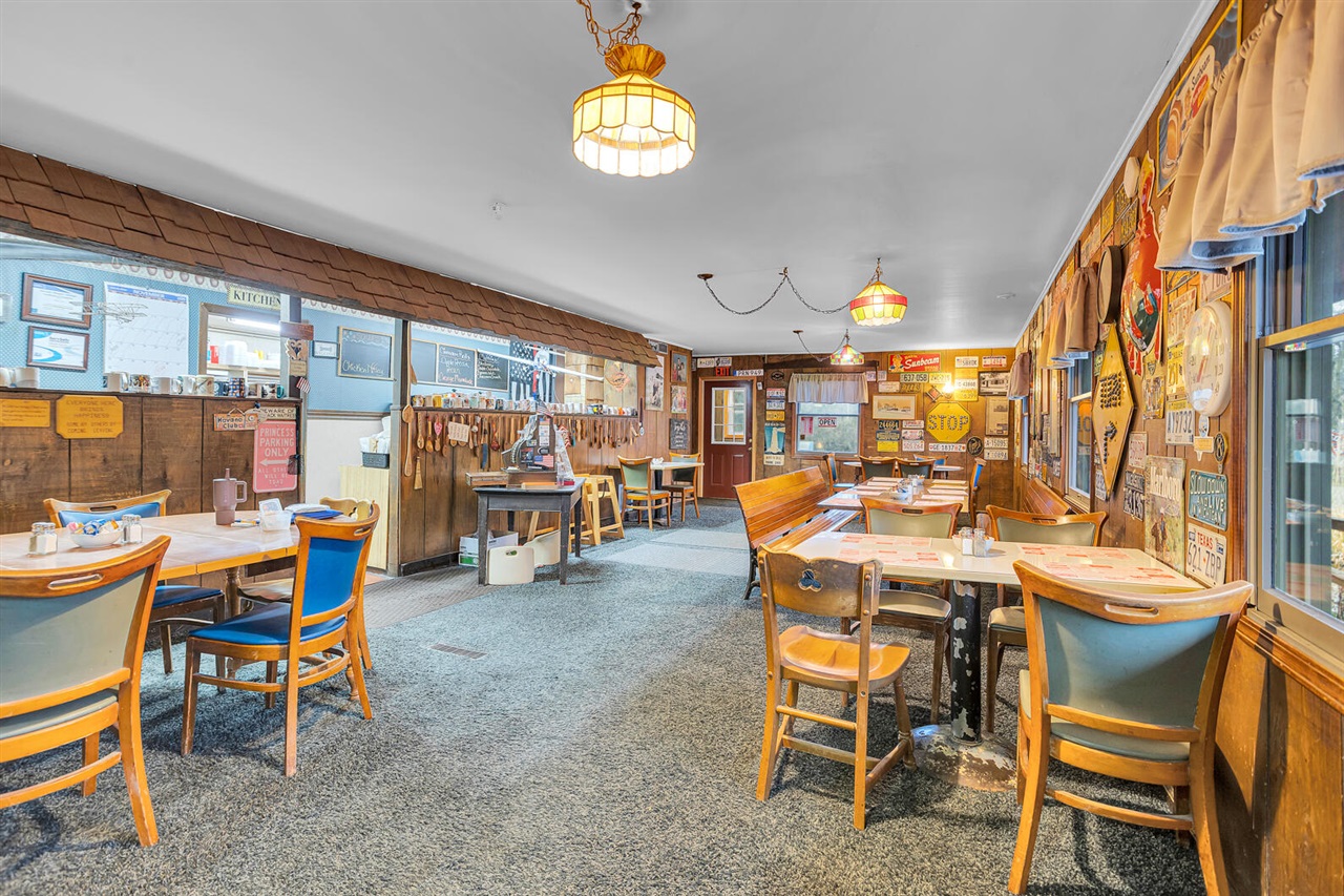 5781 King Road, Jackson, MI, 49201-9321