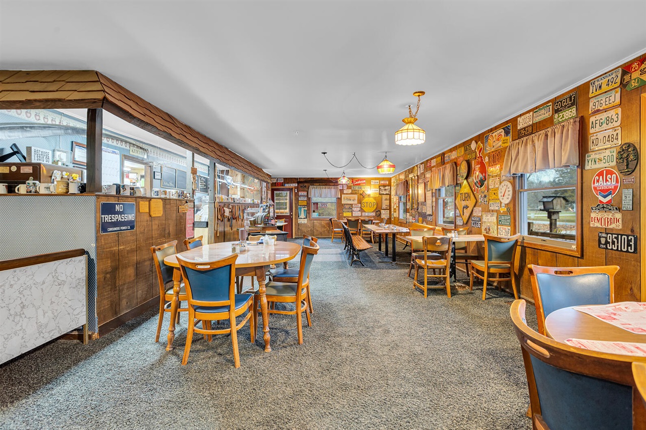 5781 King Road, Jackson, MI, 49201-9321