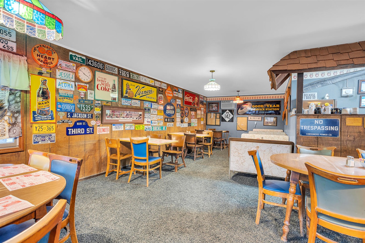 5781 King Road, Jackson, MI, 49201-9321