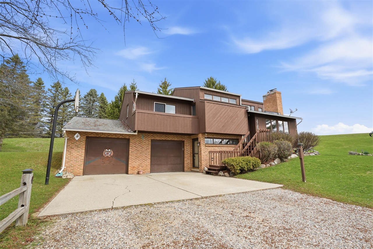 2725 Cooley Lake Road, Highland, MI, 48356-3310
