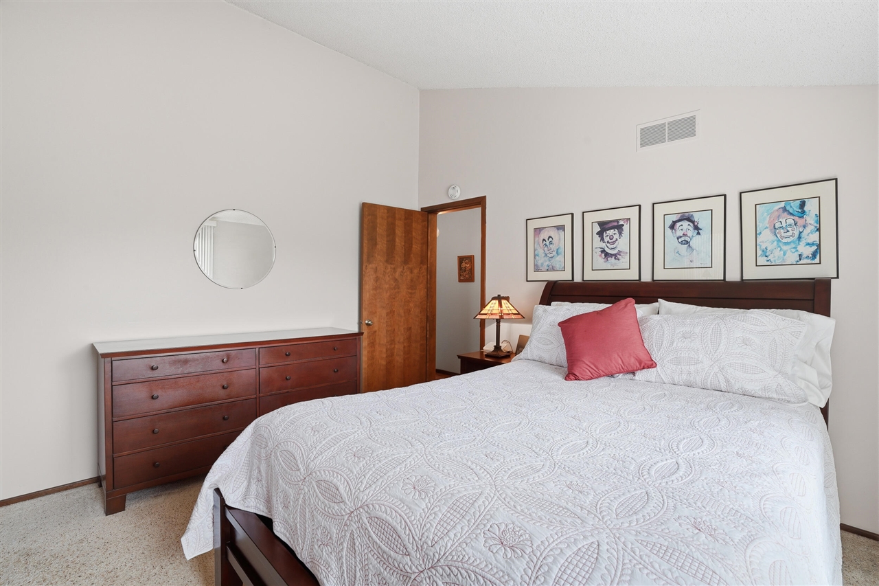 2725 Cooley Lake Road, Highland, MI, 48356-3310