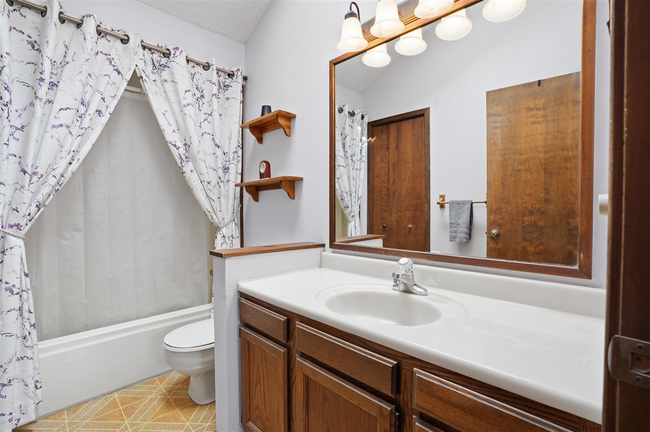 2725 Cooley Lake Road, Highland, MI, 48356-3310