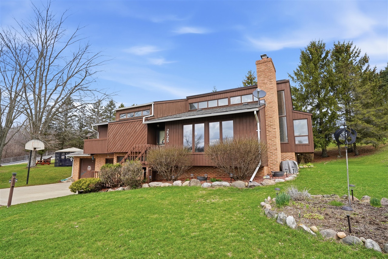 2725 Cooley Lake Road, Highland, MI, 48356-3310