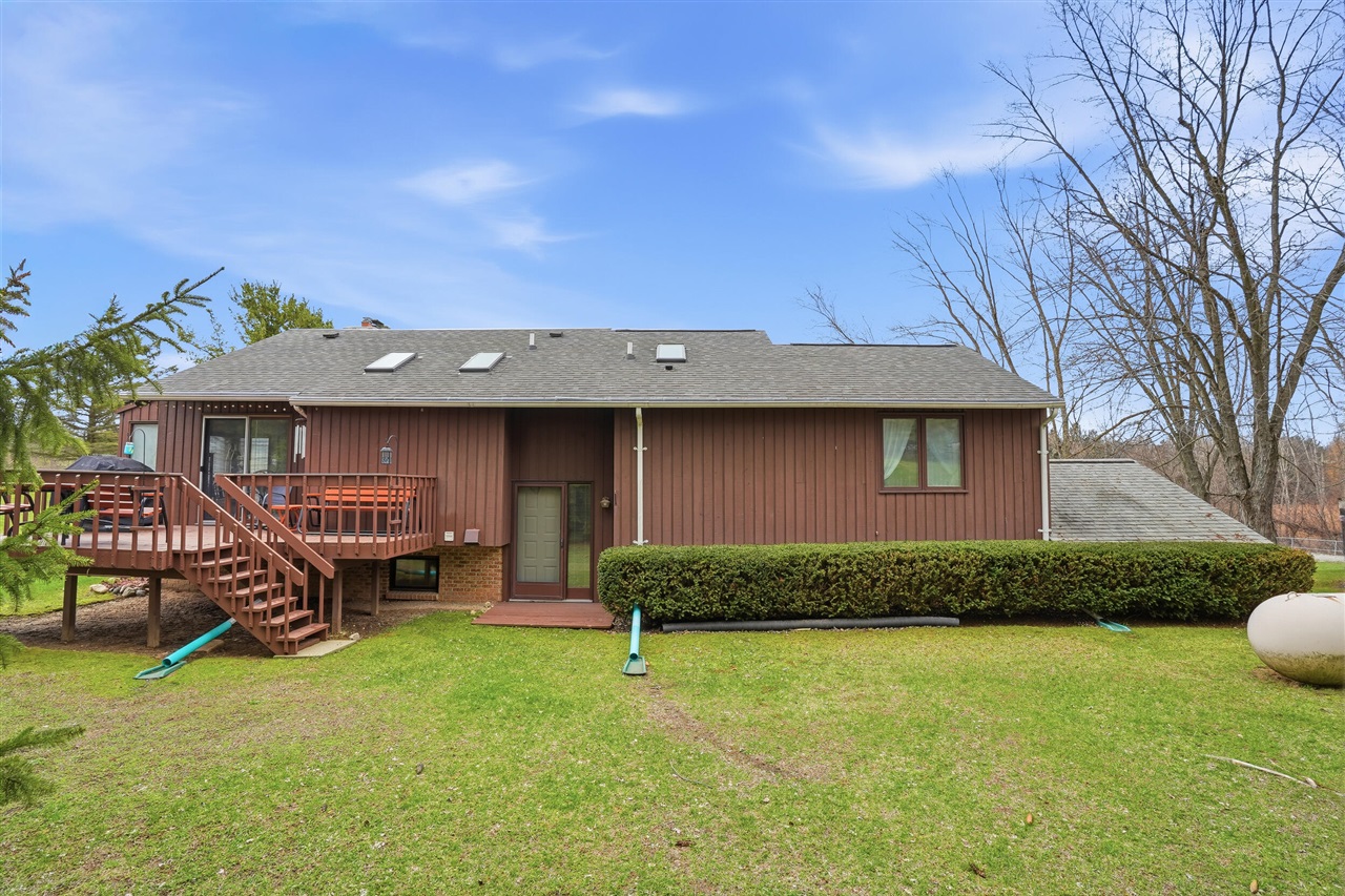 2725 Cooley Lake Road, Highland, MI, 48356-3310