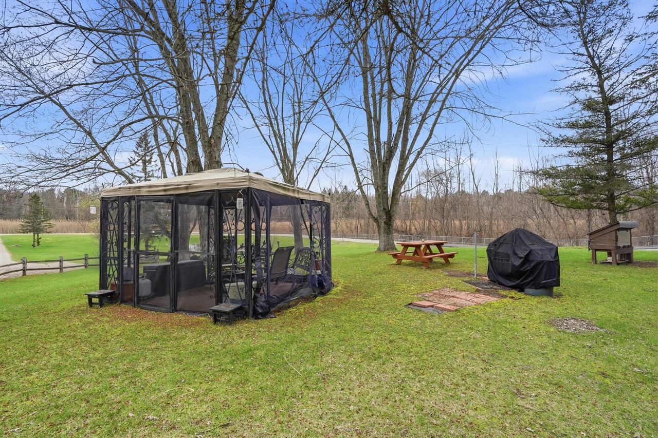 2725 Cooley Lake Road, Highland, MI, 48356-3310