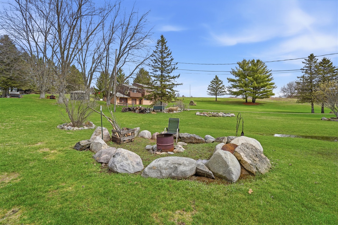 2725 Cooley Lake Road, Highland, MI, 48356-3310