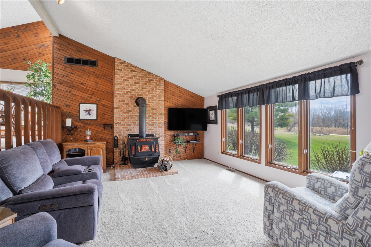 2725 Cooley Lake Road, Highland, MI, 48356-3310