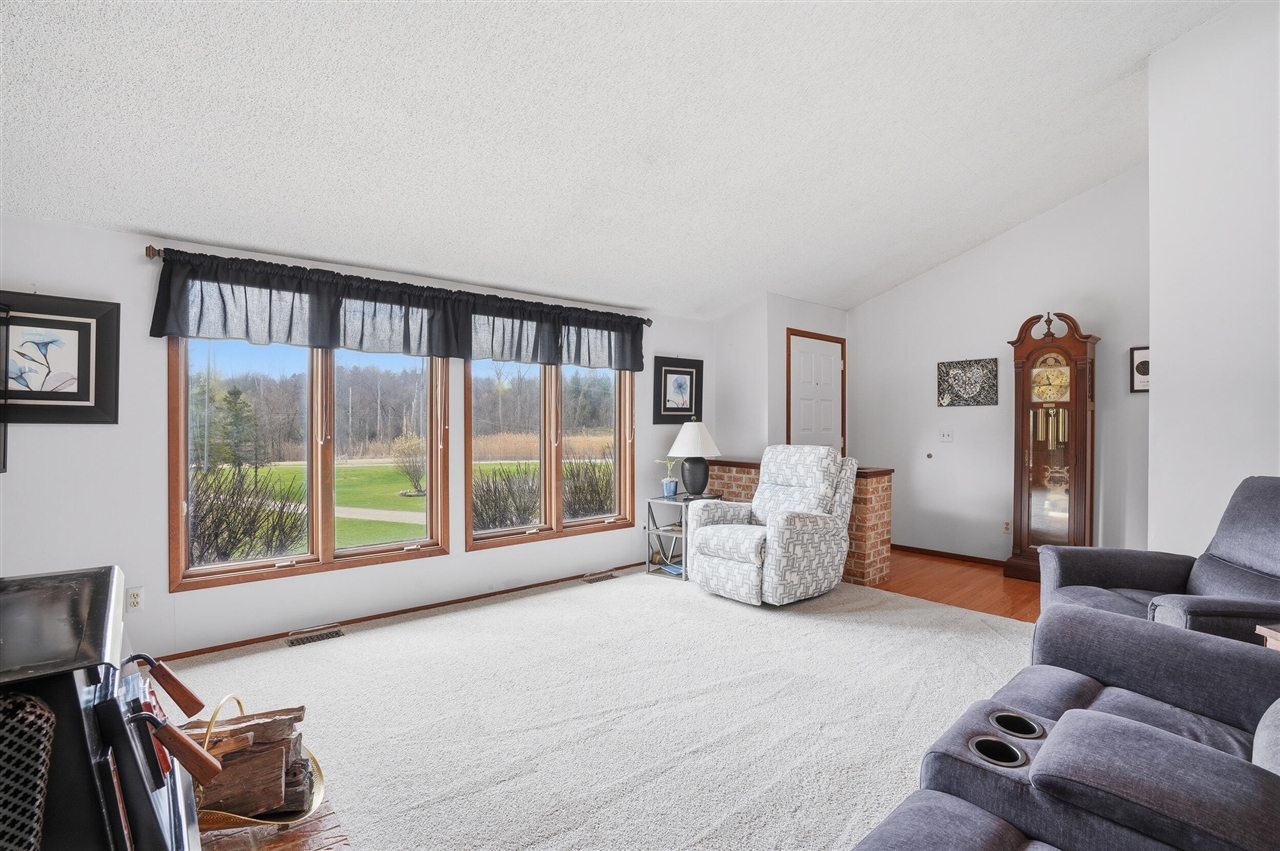 2725 Cooley Lake Road, Highland, MI, 48356-3310