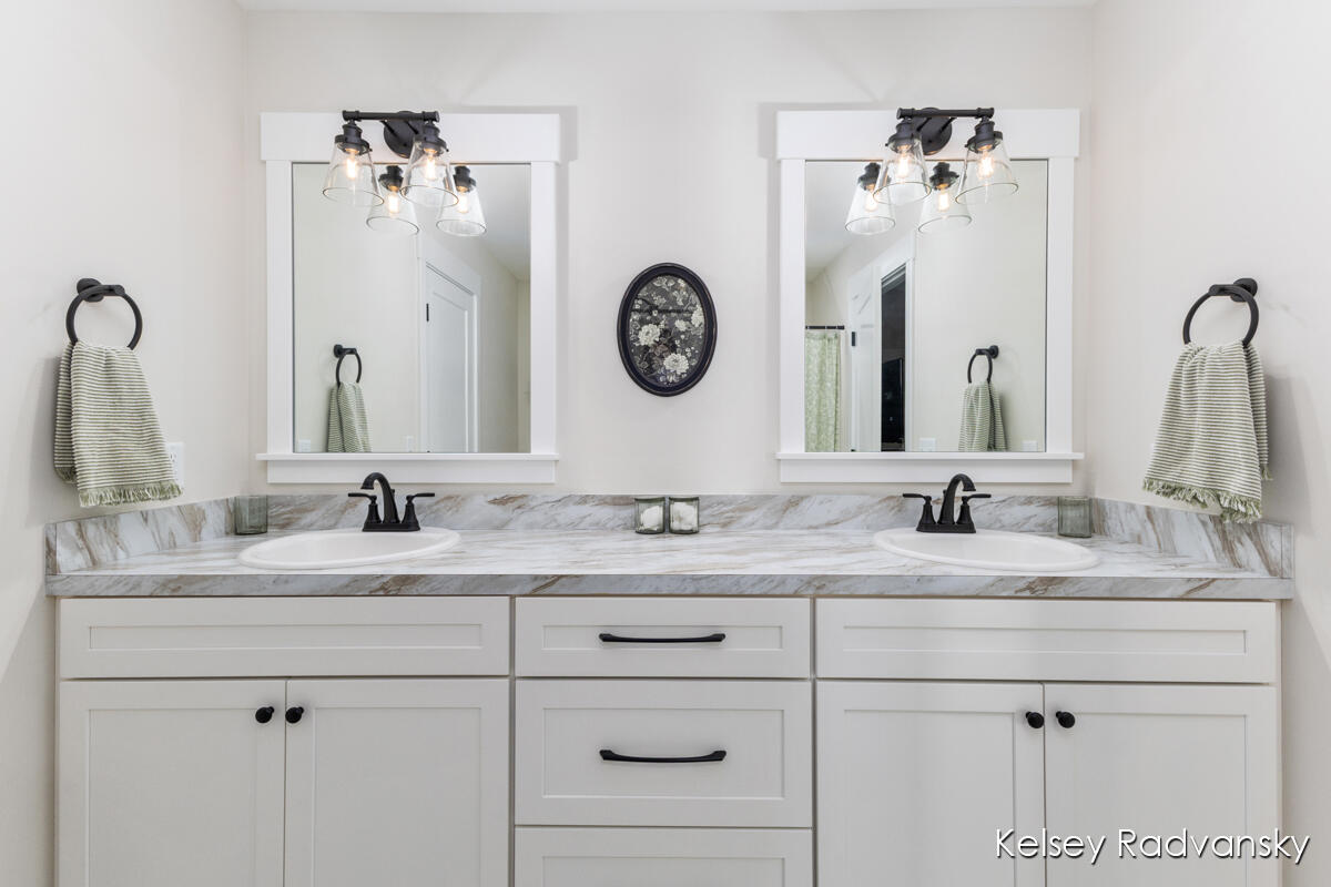 6450 Estate Drive, Byron Center, MI, 49315-9617