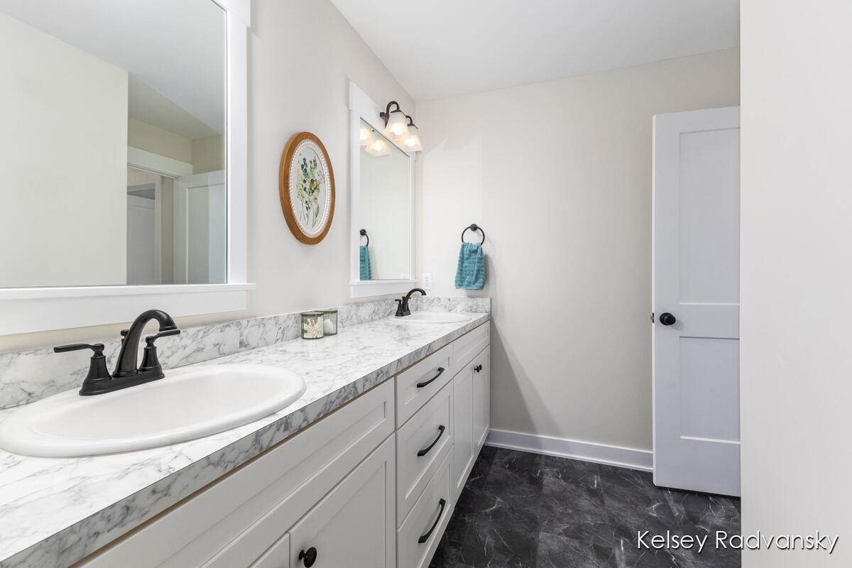 6450 Estate Drive, Byron Center, MI, 49315-9617