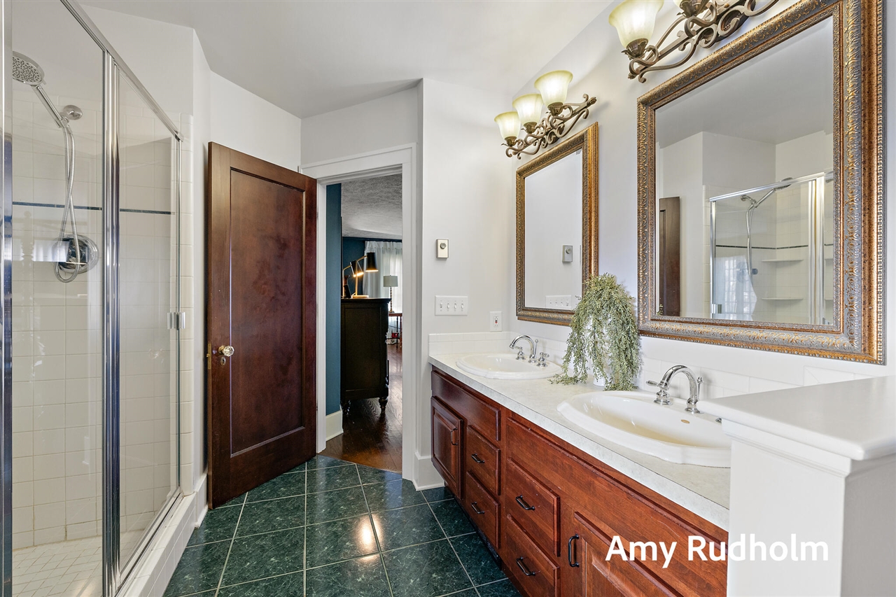 522 E River Street photo 75