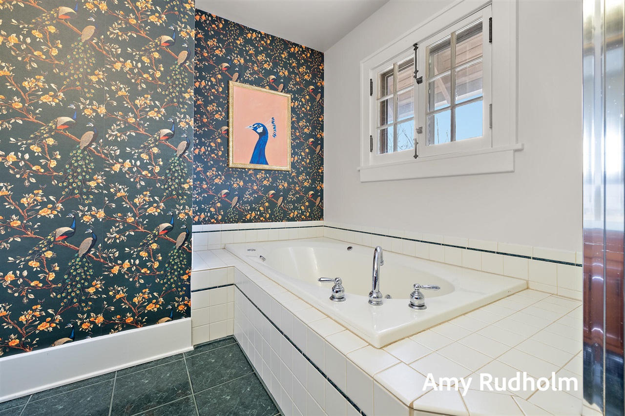 522 E River Street photo 76