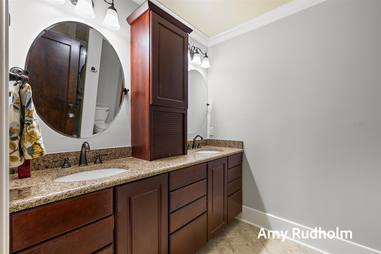 522 E River Street photo 84