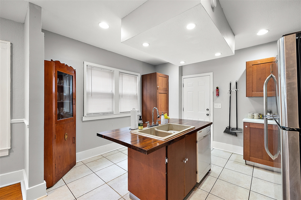 1665 Atkinson Street, Detroit, MI, 48206-2006