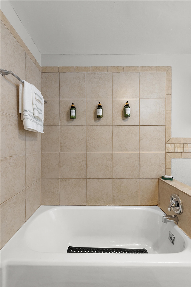 1665 Atkinson Street, Detroit, MI, 48206-2006