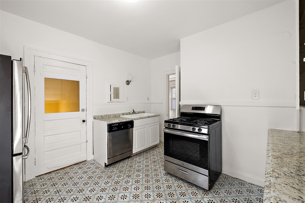 1665 Atkinson Street, Detroit, MI, 48206-2006