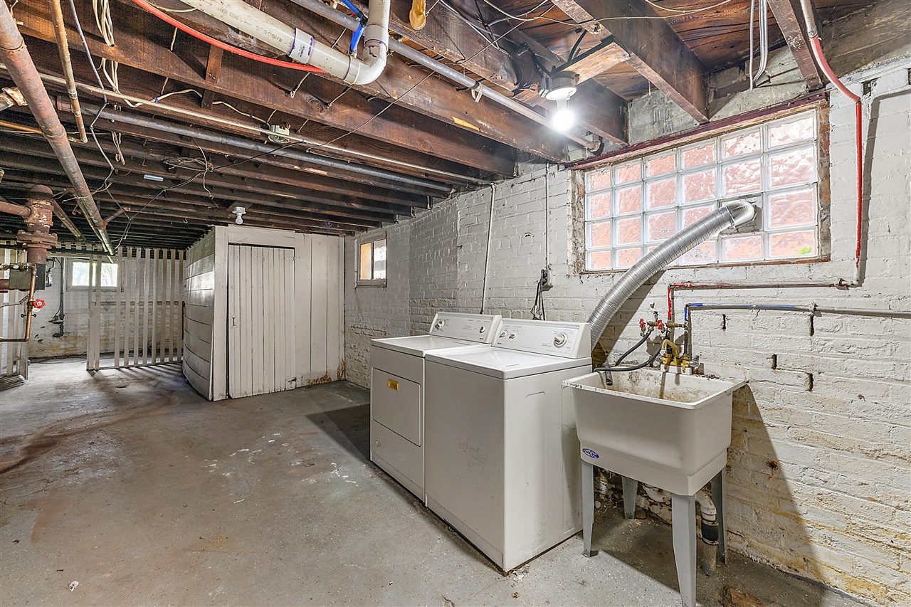 1665 Atkinson Street, Detroit, MI, 48206-2006