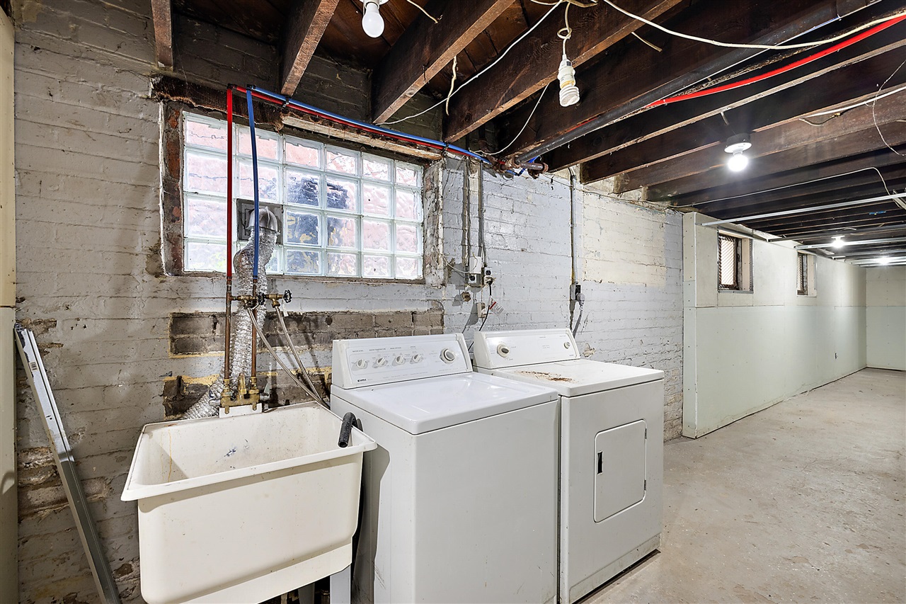 1665 Atkinson Street, Detroit, MI, 48206-2006