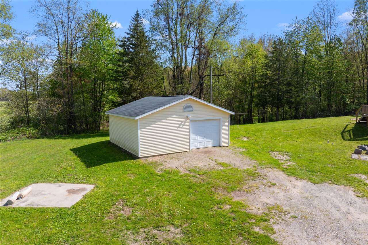 4th image of 1707 W Bristol Rd, Delton, MI 49046 | MLS# 70507317