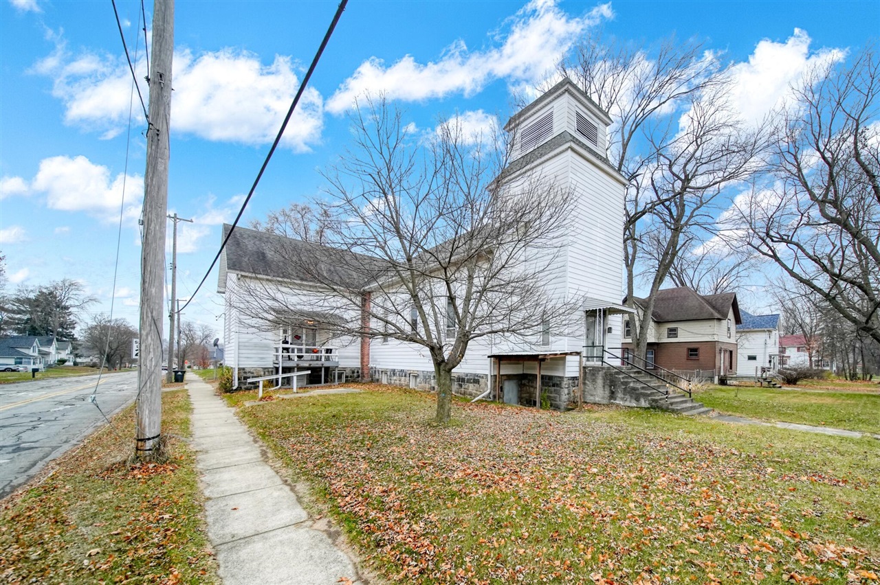 1302 Cooper Street, Jackson, MI, 49202-2355