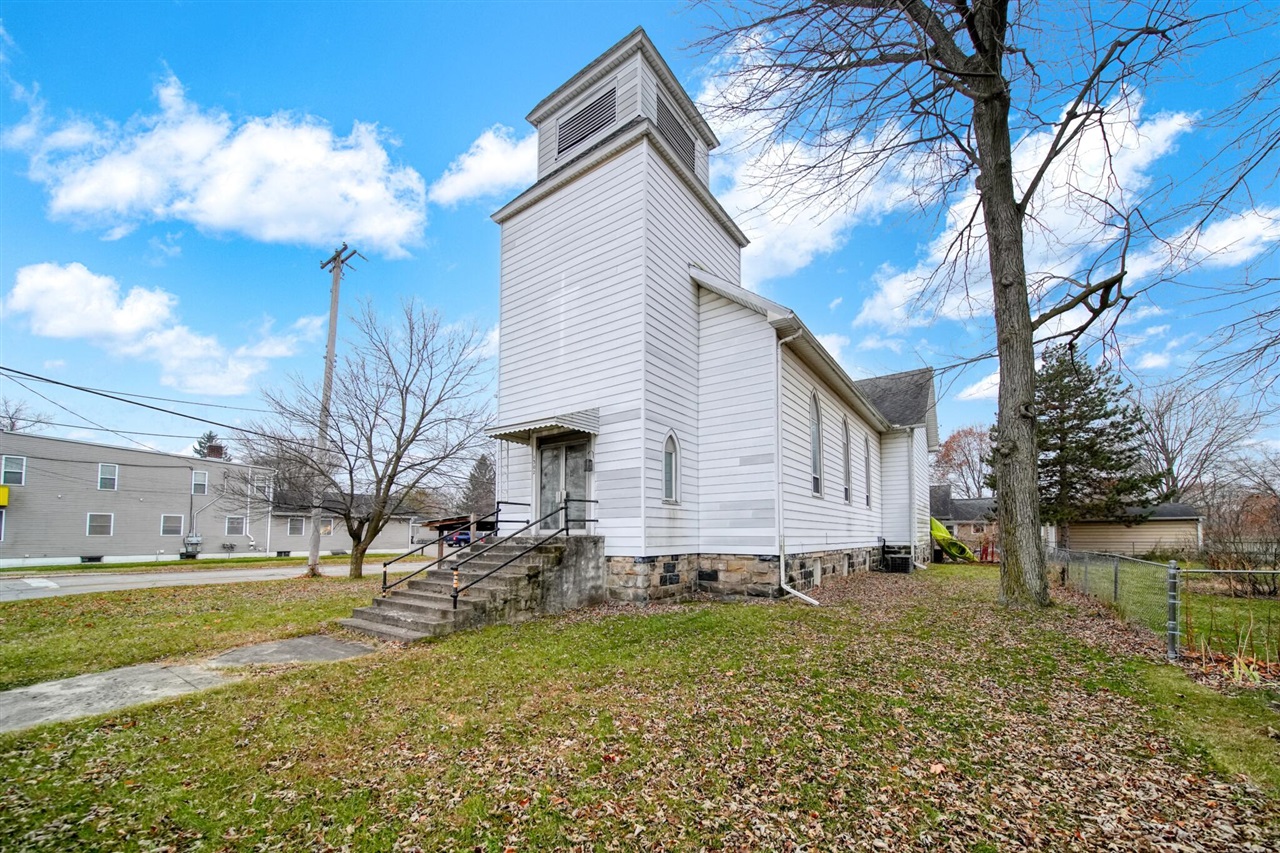 1302 Cooper Street, Jackson, MI, 49202-2355