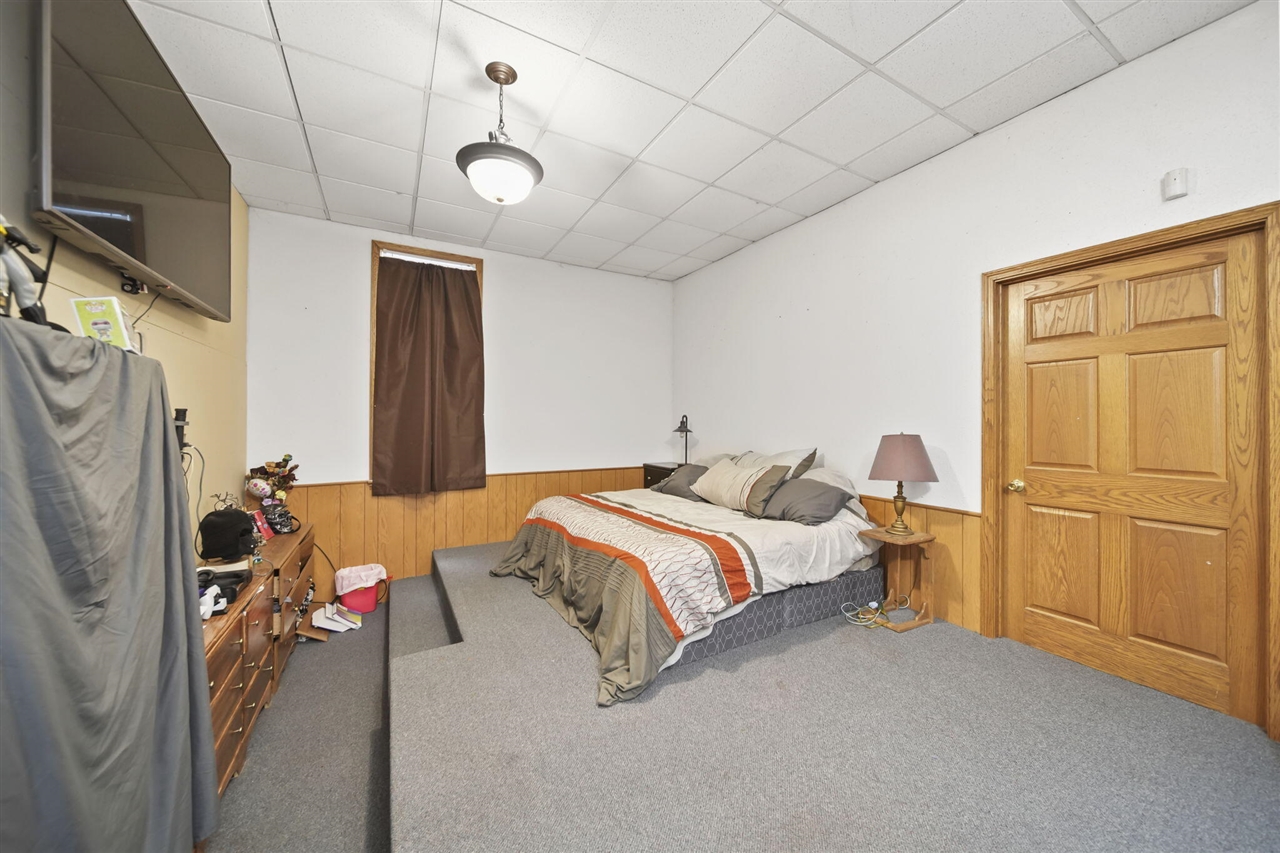 1302 Cooper Street, Jackson, MI, 49202-2355