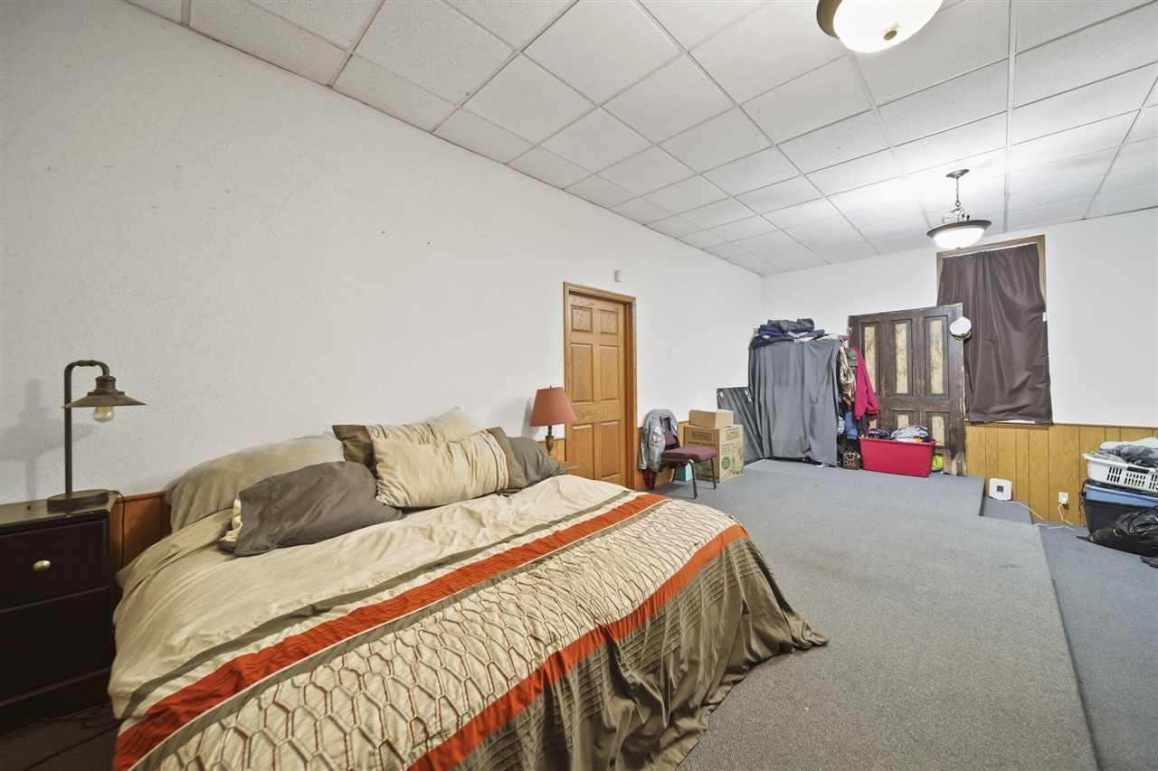 1302 Cooper Street, Jackson, MI, 49202-2355