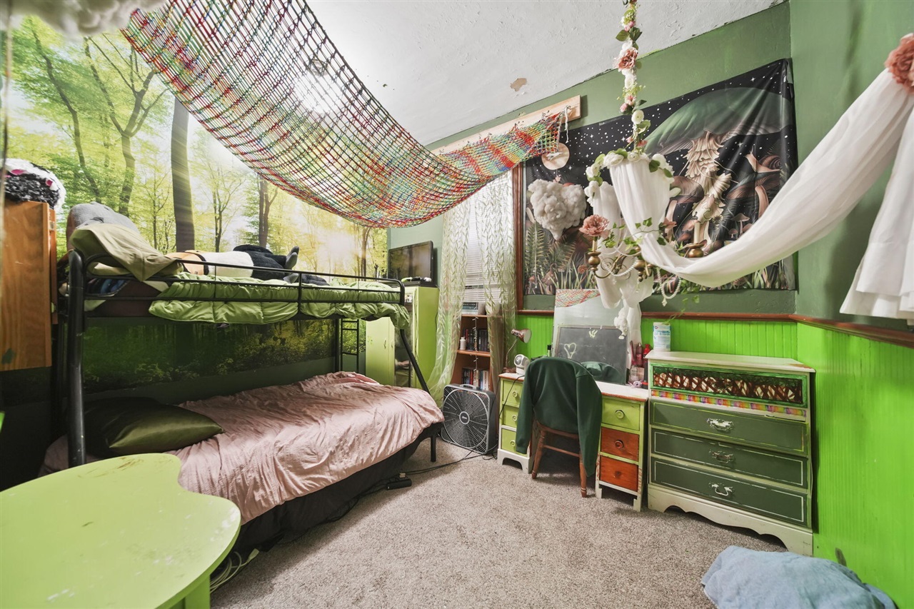 1302 Cooper Street, Jackson, MI, 49202-2355