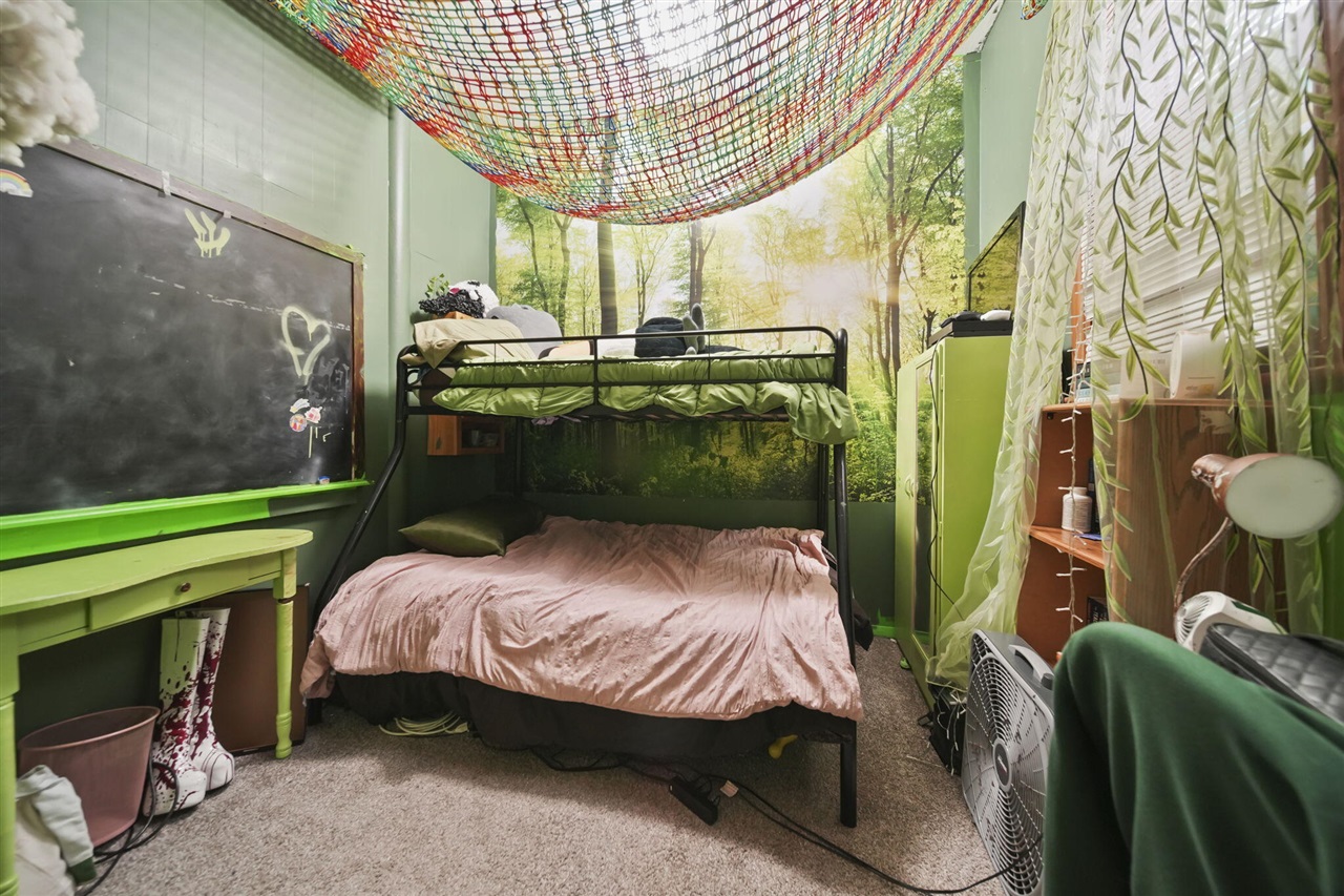 1302 Cooper Street, Jackson, MI, 49202-2355