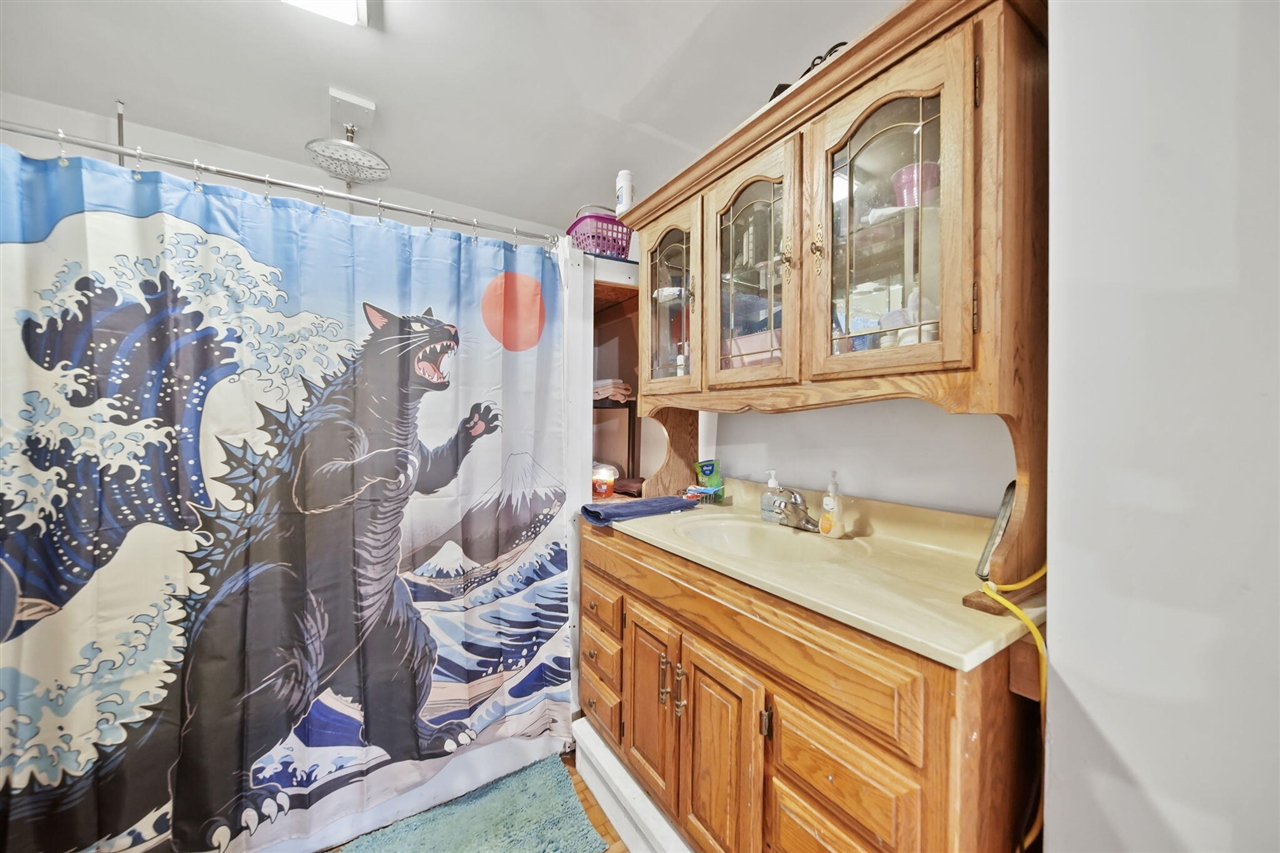 1302 Cooper Street, Jackson, MI, 49202-2355