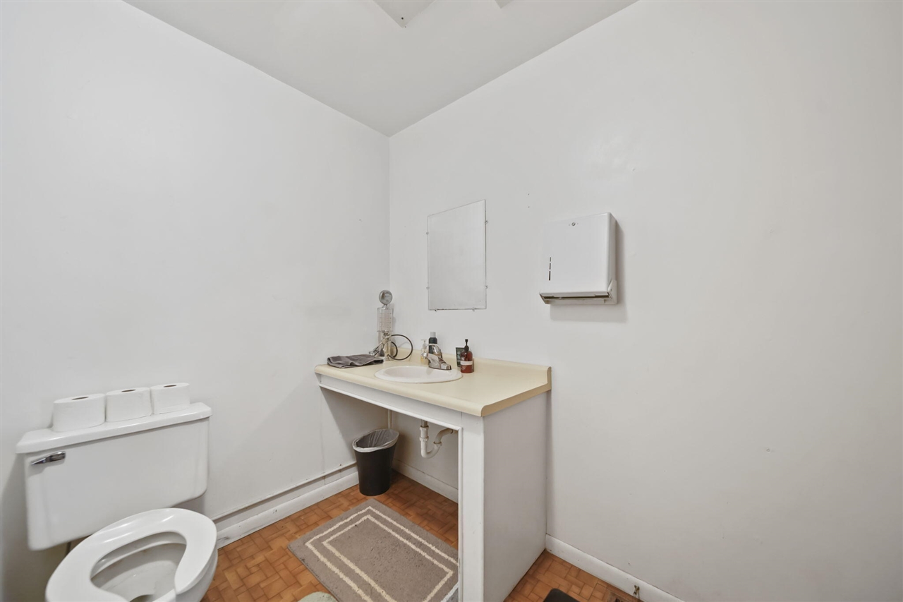 1302 Cooper Street, Jackson, MI, 49202-2355